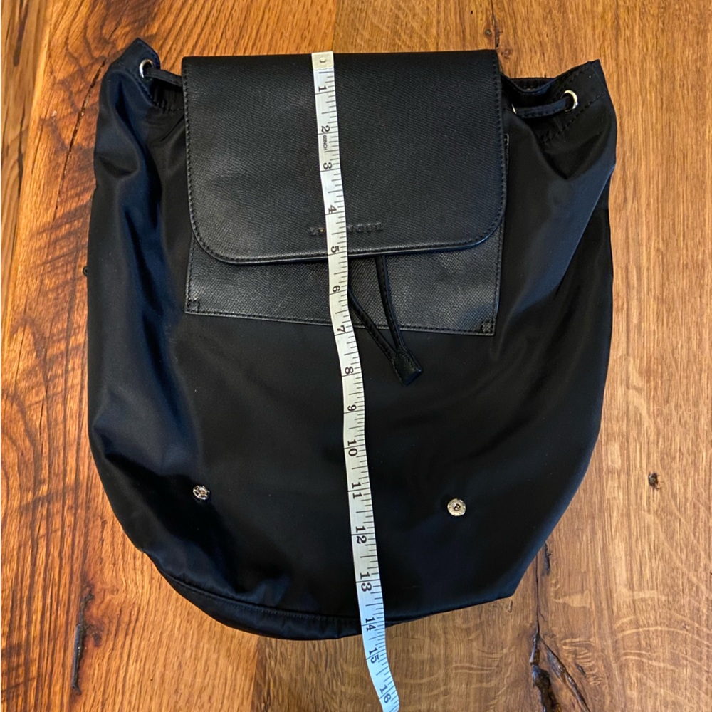 Levenger Versatile Black Backpack, Thoughtful Det… - image 4